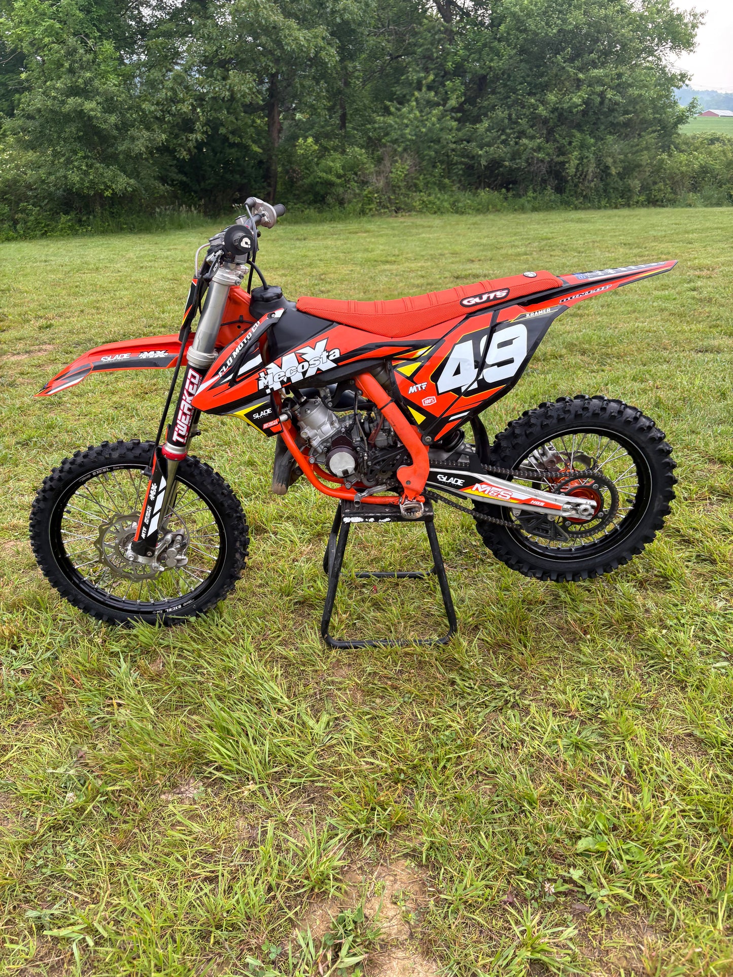 Fully Customized Graphics
