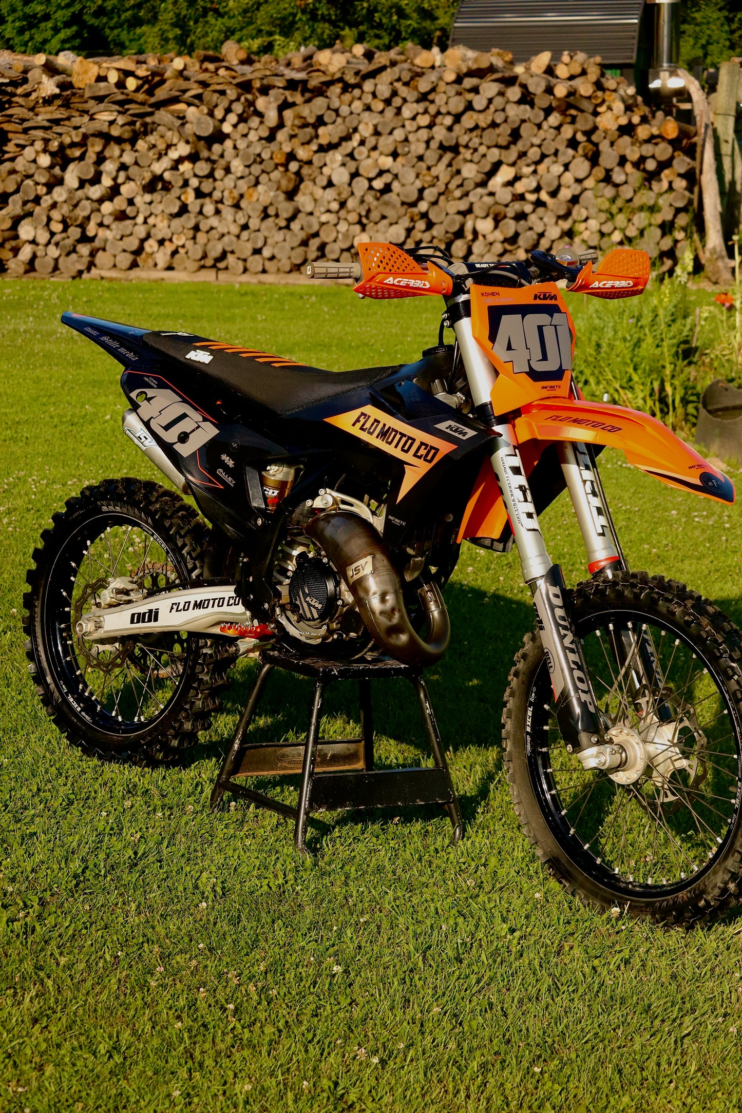 Fully Customized Graphics