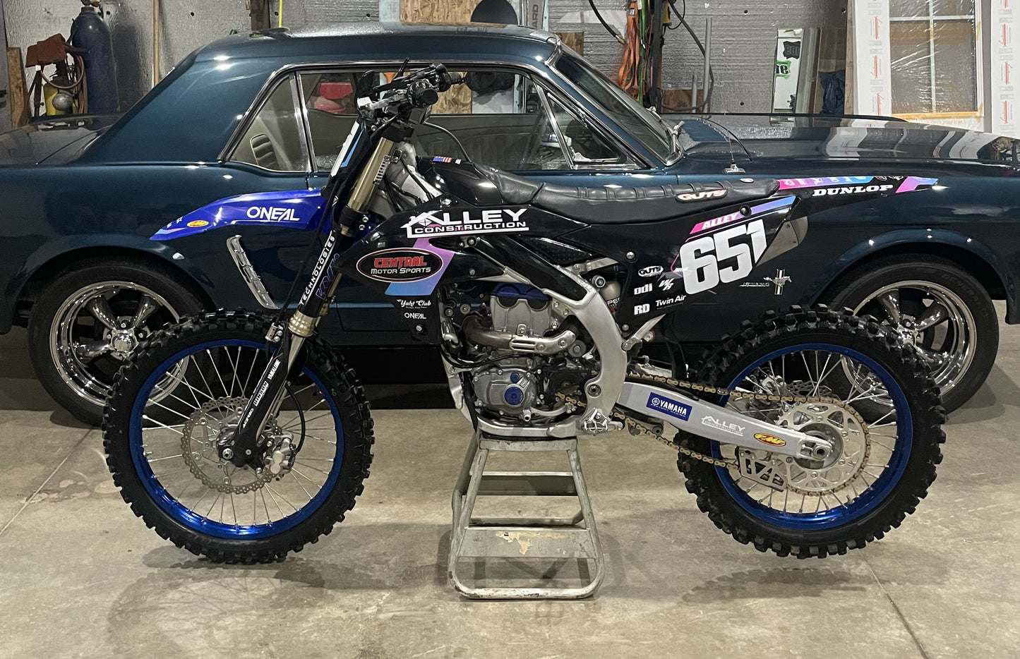 Fully Customized Graphics