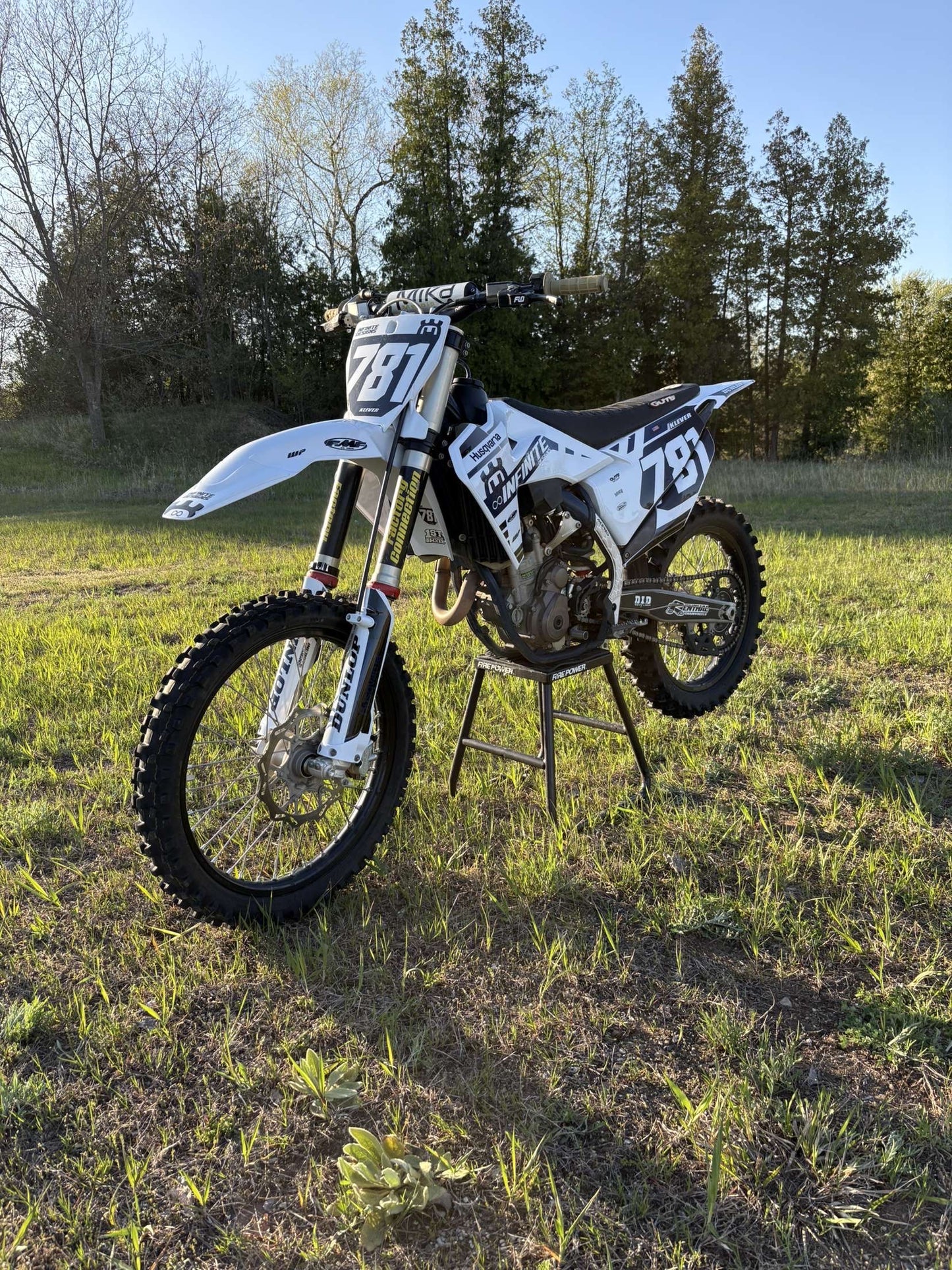 Fully Customized Graphics