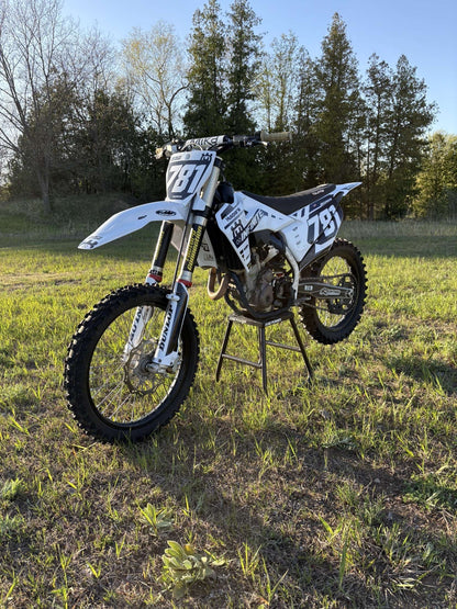 Fully Customized Graphics