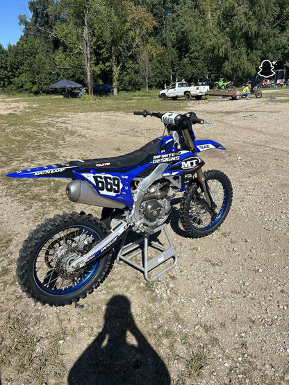 Fully Customized Graphics