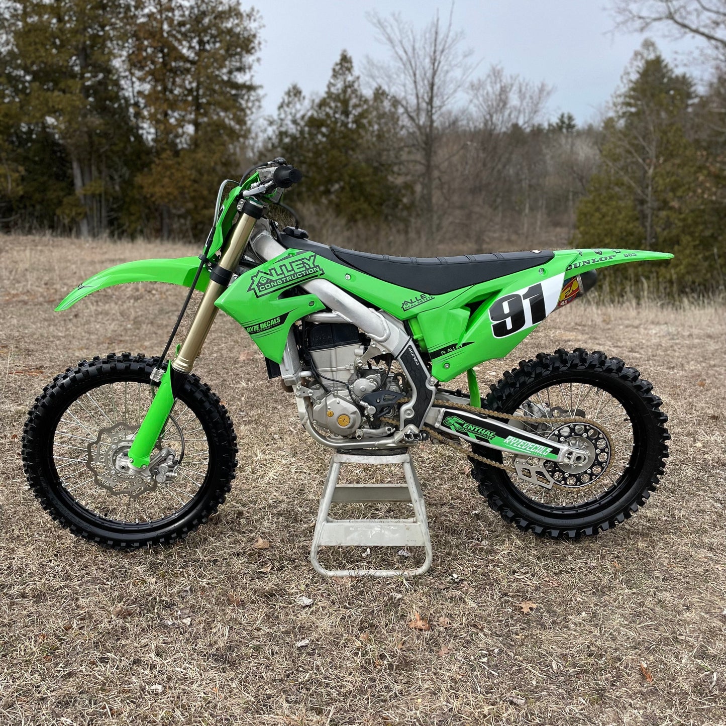 Fully Customized Graphics